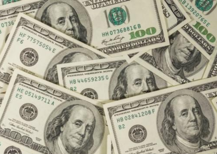 Preço do combustível não segue tendência da queda do dólar