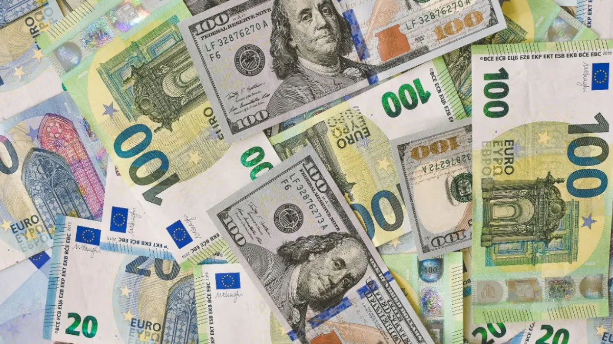 Euro e o dólar estão pertos da paridade pela primeira vez em 20 anos