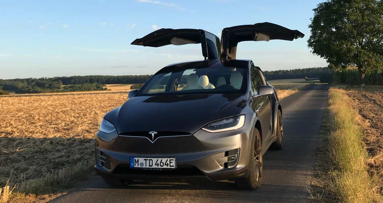 Agência alemã de trânsito diz que 59 mil veículos Tesla têm falha de software