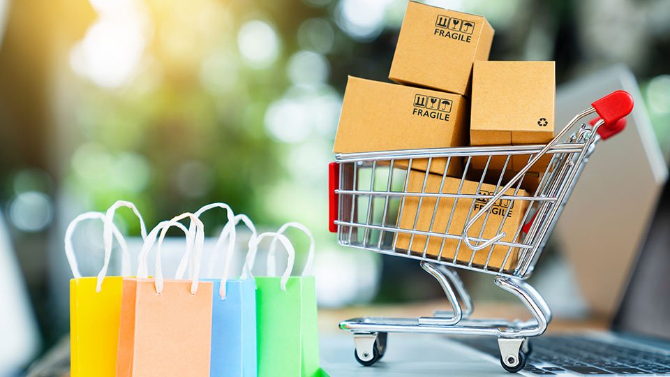 61% dos brasileiros compram mais pela internet do que em lojas físicas, aponta pesquisa
