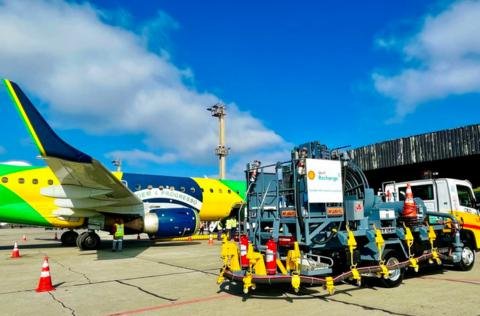 Primeiro abastecimento de aeronaves com caminhão elétrico