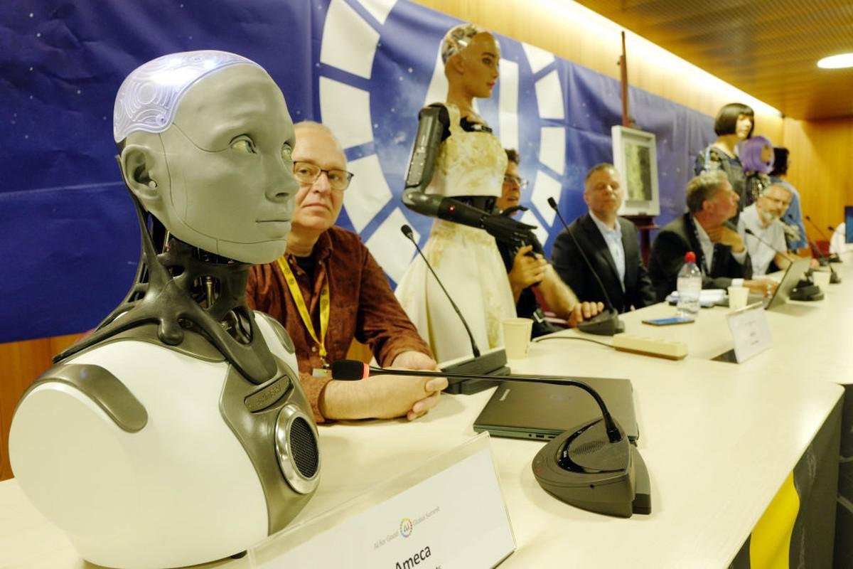 Robôs afirmam que poderiam governar o mundo melhor do que os humanos