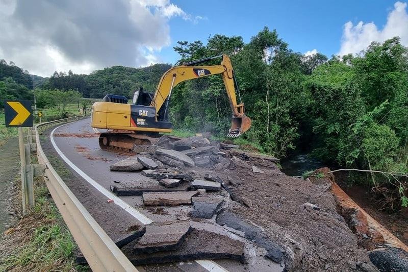 Governo do Estado começa recuperação em rodovias