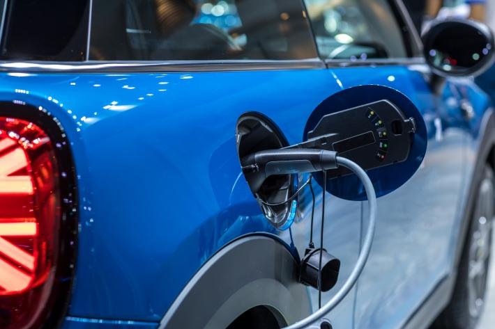 Vale a pena comprar um carro elétrico no Brasil em 2024?