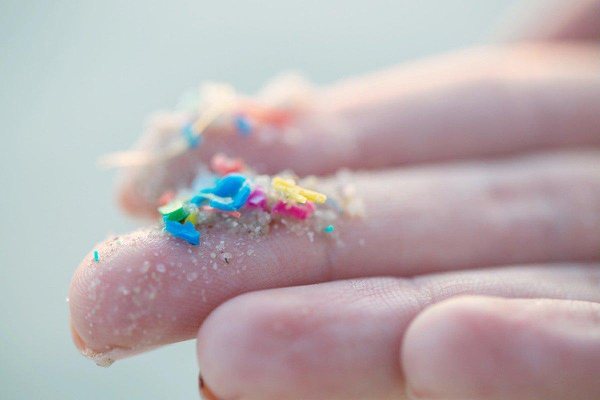 Novo estudo sobre microplásticos em humanos é preocupante