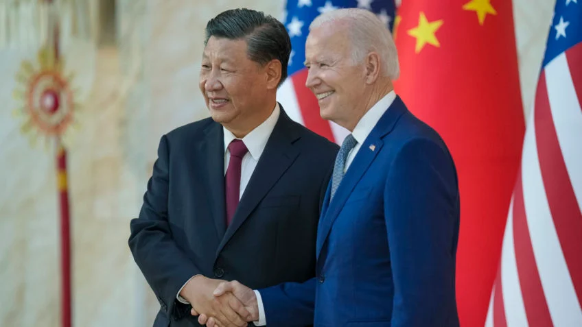EUA e China travam disputa tecnológica por influência global