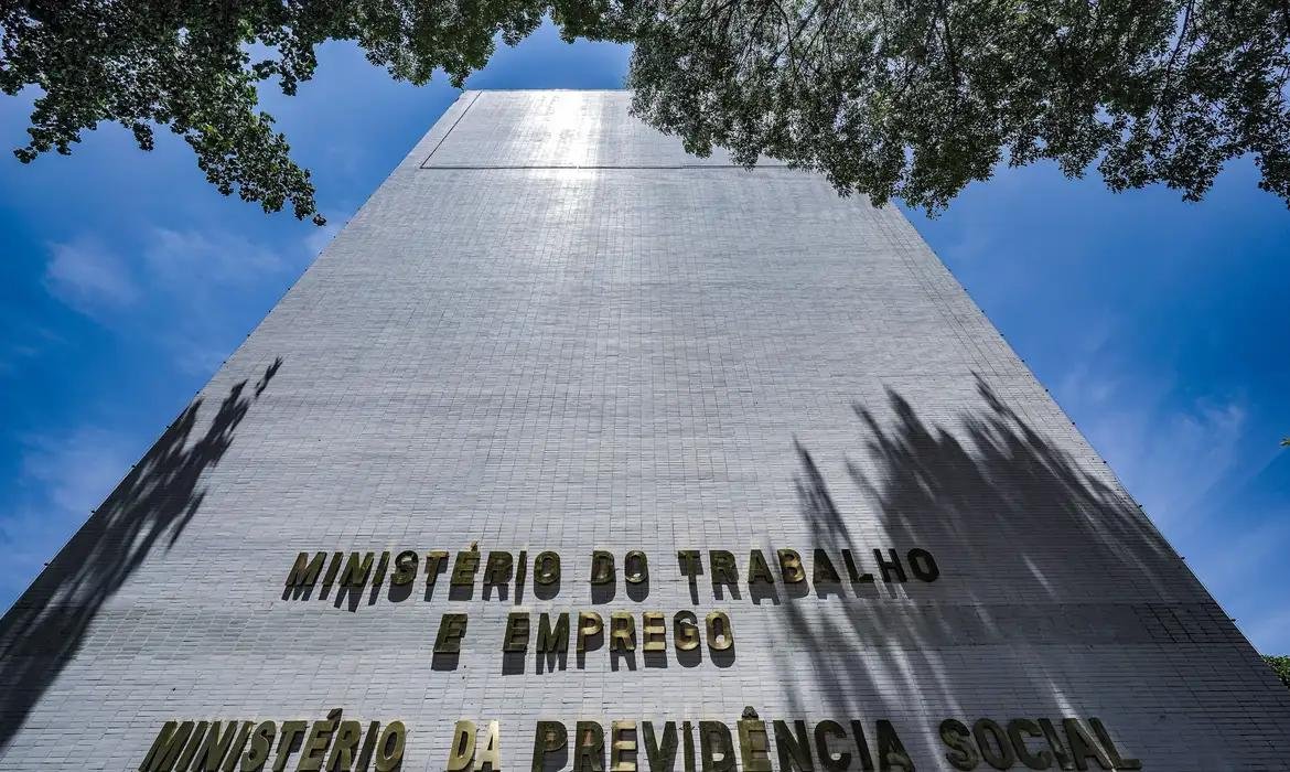 Nova regra exige que empresas avaliem riscos à saúde mental no trabalho
