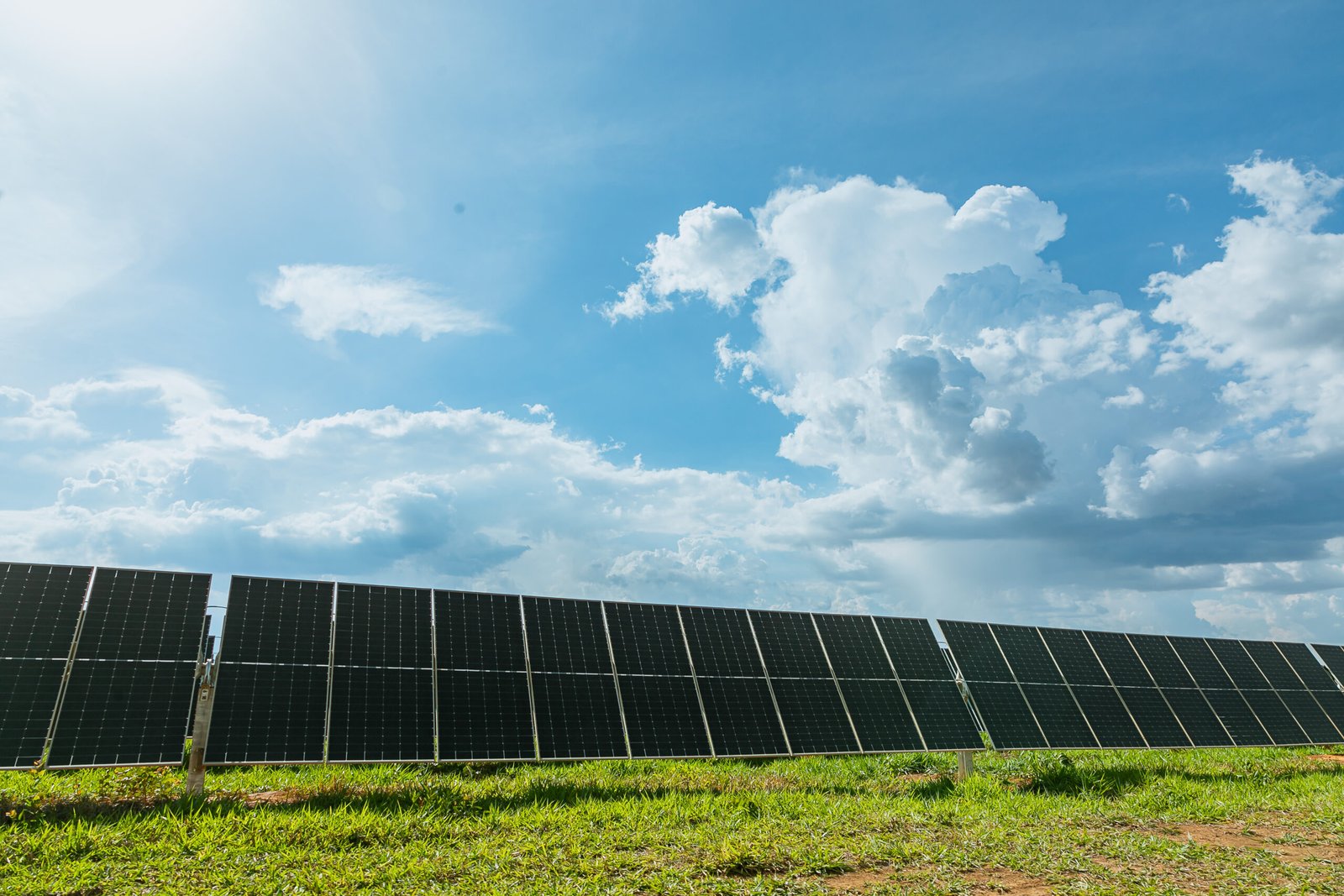 BNDES aprova R$ 1 bi para Atlas Renewable Energy construir 11 usinas fotovoltaicas em MG
